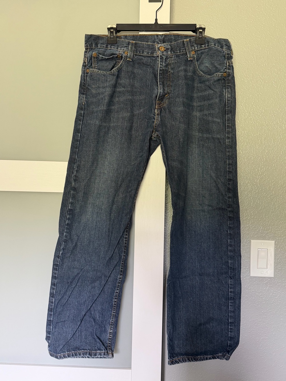 Classic Men's Dark Blue 569 Jeans